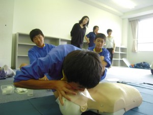 人工呼吸・胸骨圧迫・AEDの使い方を学びました